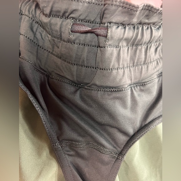 Lululemon Tracker Short II- rare - Picture 7 of 8